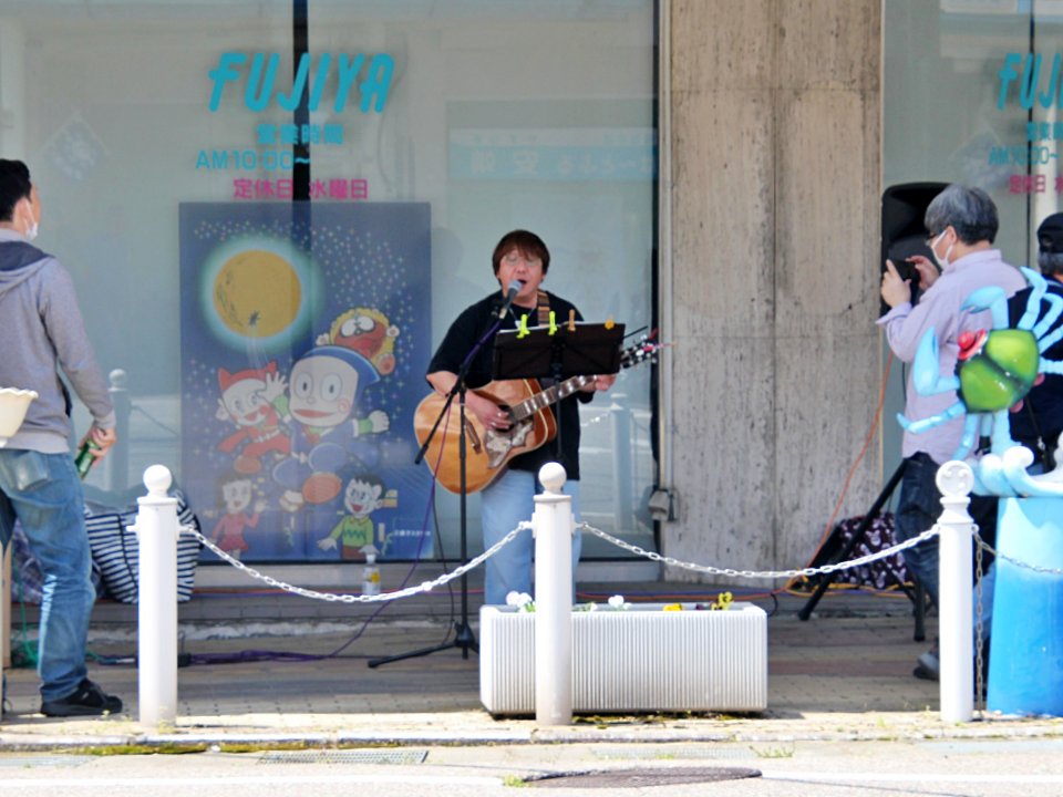 路上ライブ